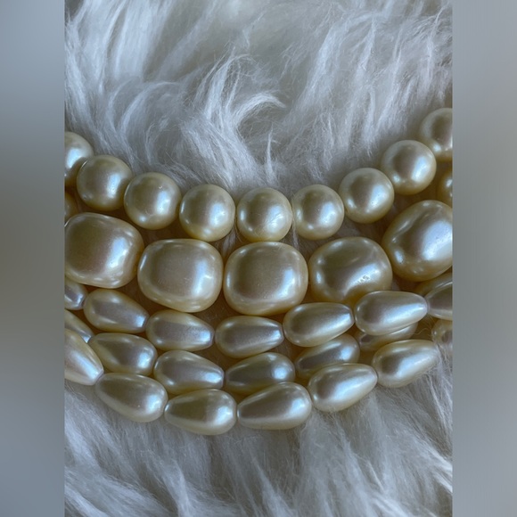 Vintage Multistrand Carolee Faux Pearl and Gold Tone Necklace - Picture 6 of 8